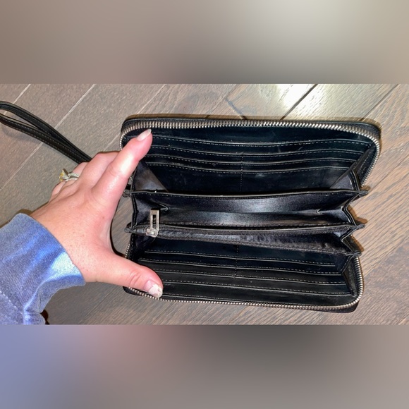 Vintage Black Guess Clutch Wallet Wristlet zipper many compartments card holder - Picture 5 of 16